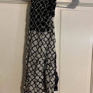 black and white patterned scarf